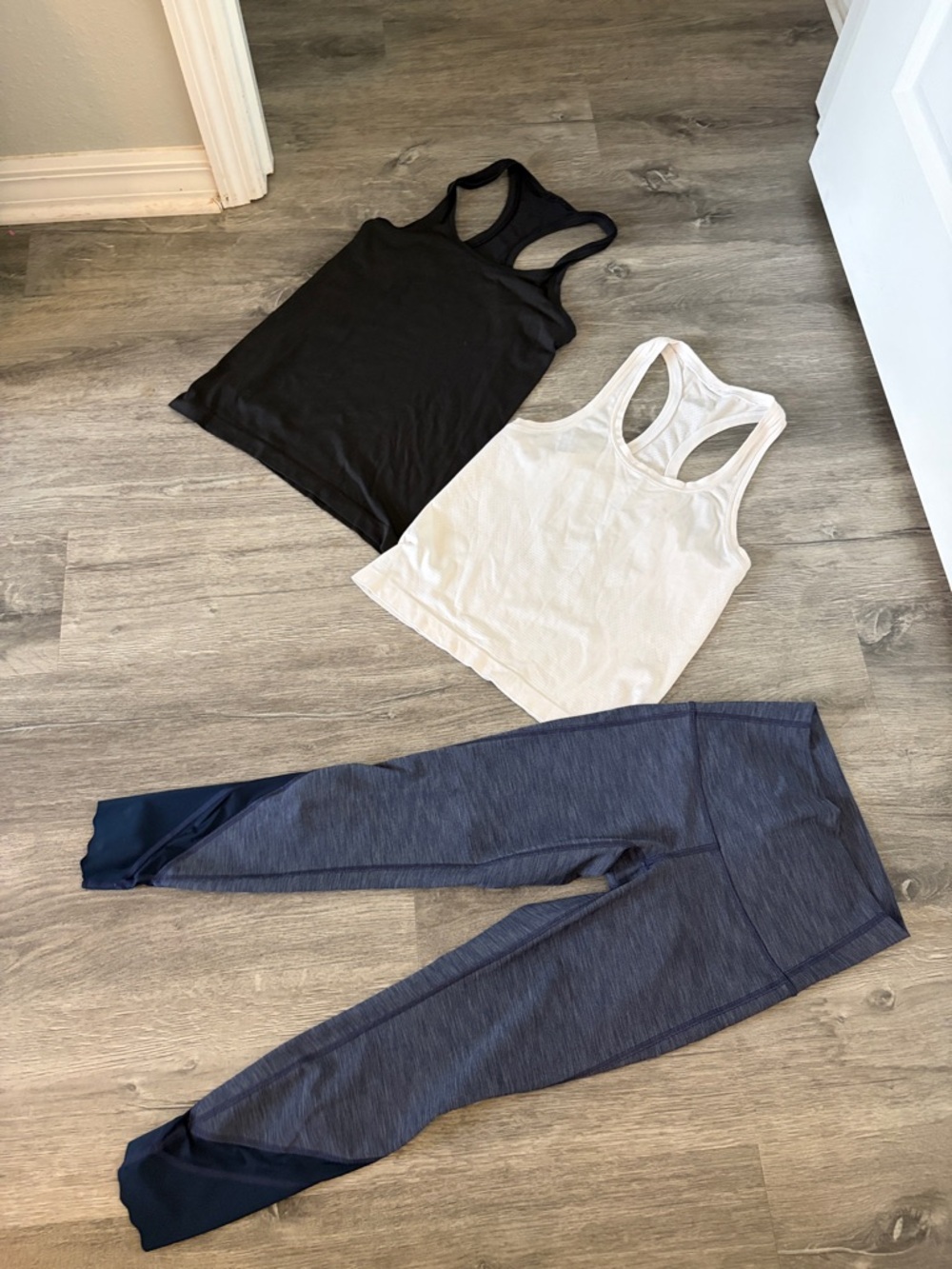 lululemon athletica Black & White Racerback Tanks with Navy Leggings size 4 S